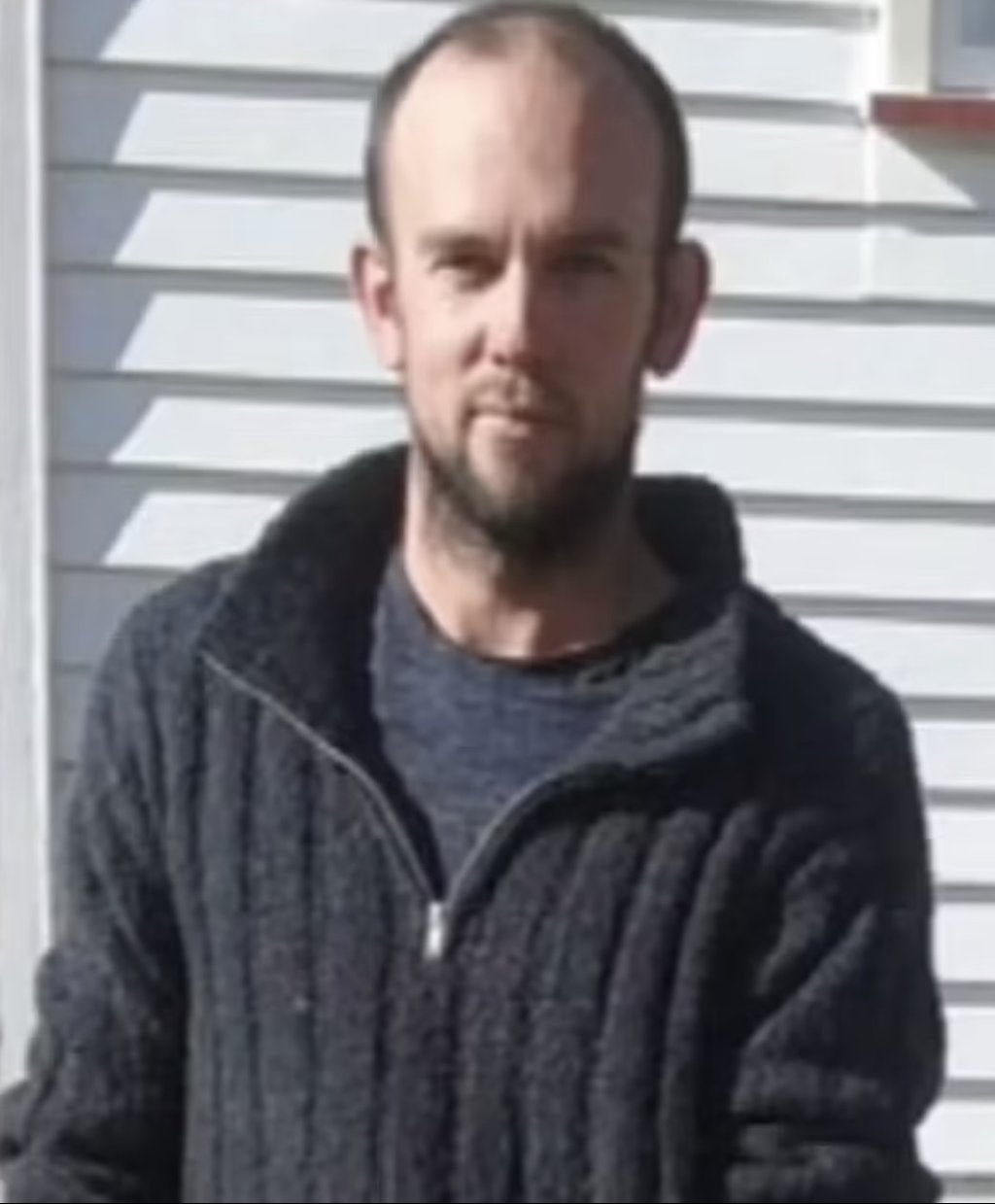An arrest warrant is out for dad Tom Phillips. Credit: New Zealand Police